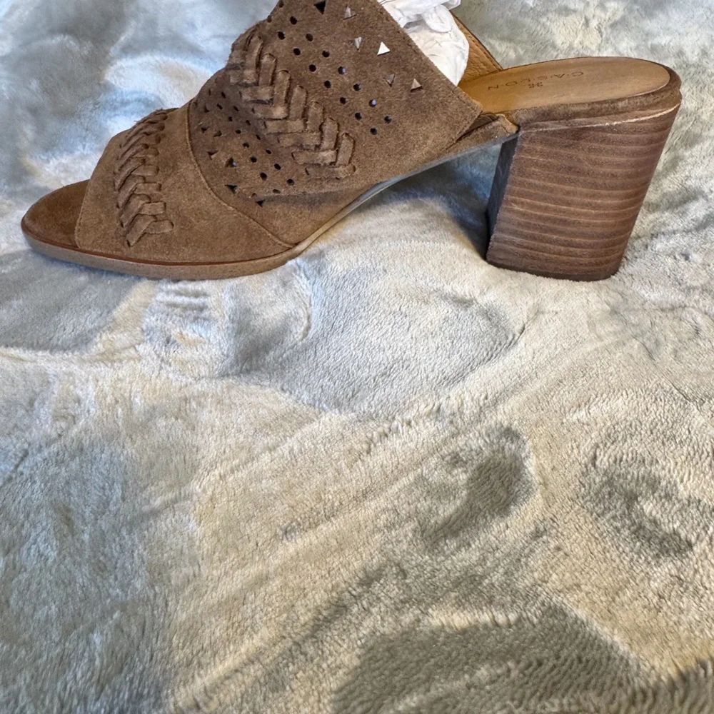 Caslon Brown Leather Perforated Mules. NWT - Picture 4 of 6